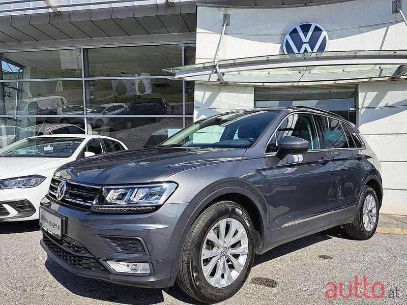 2017' Volkswagen Tiguan photo #1