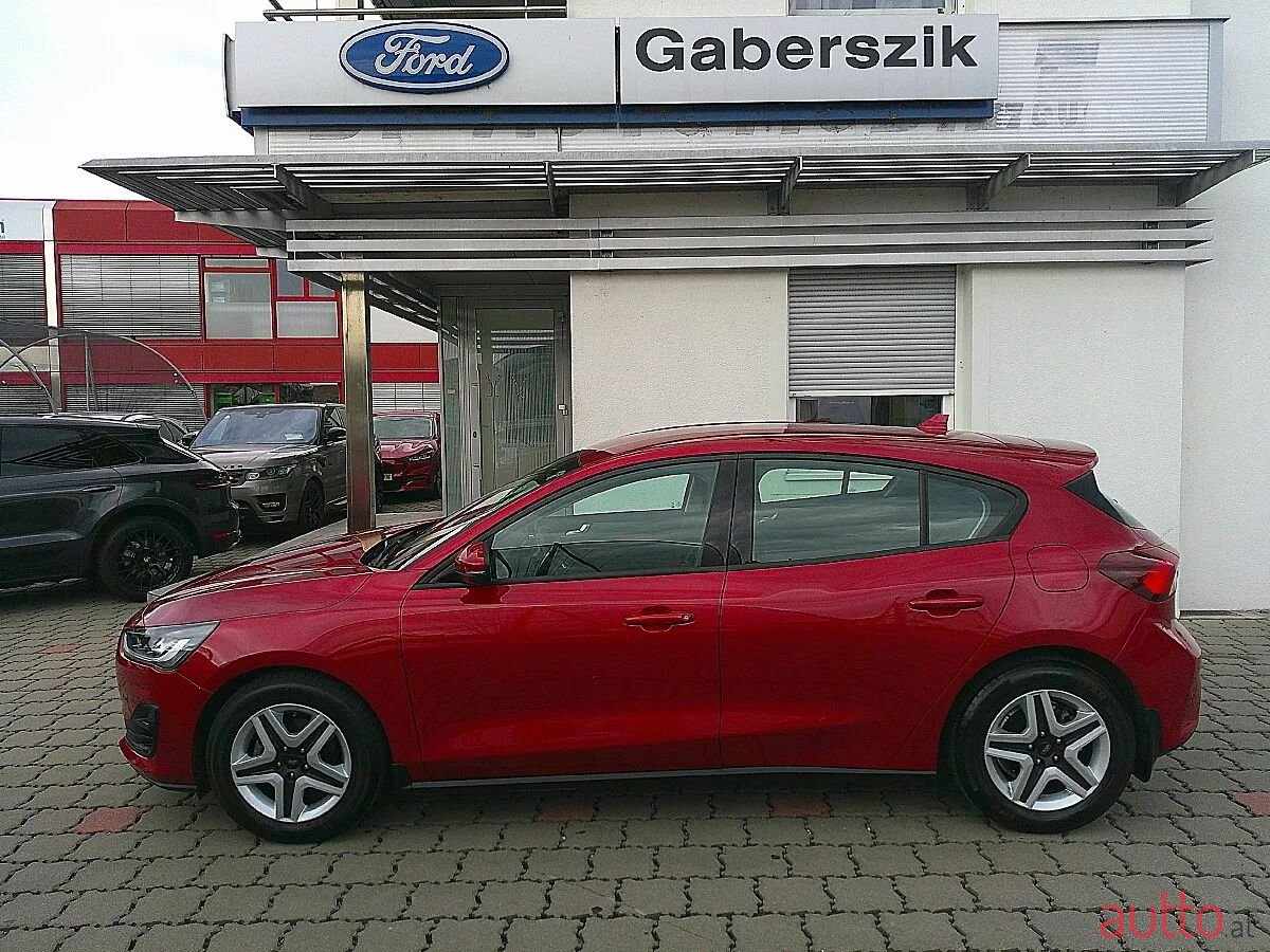 2022' Ford Focus photo #2