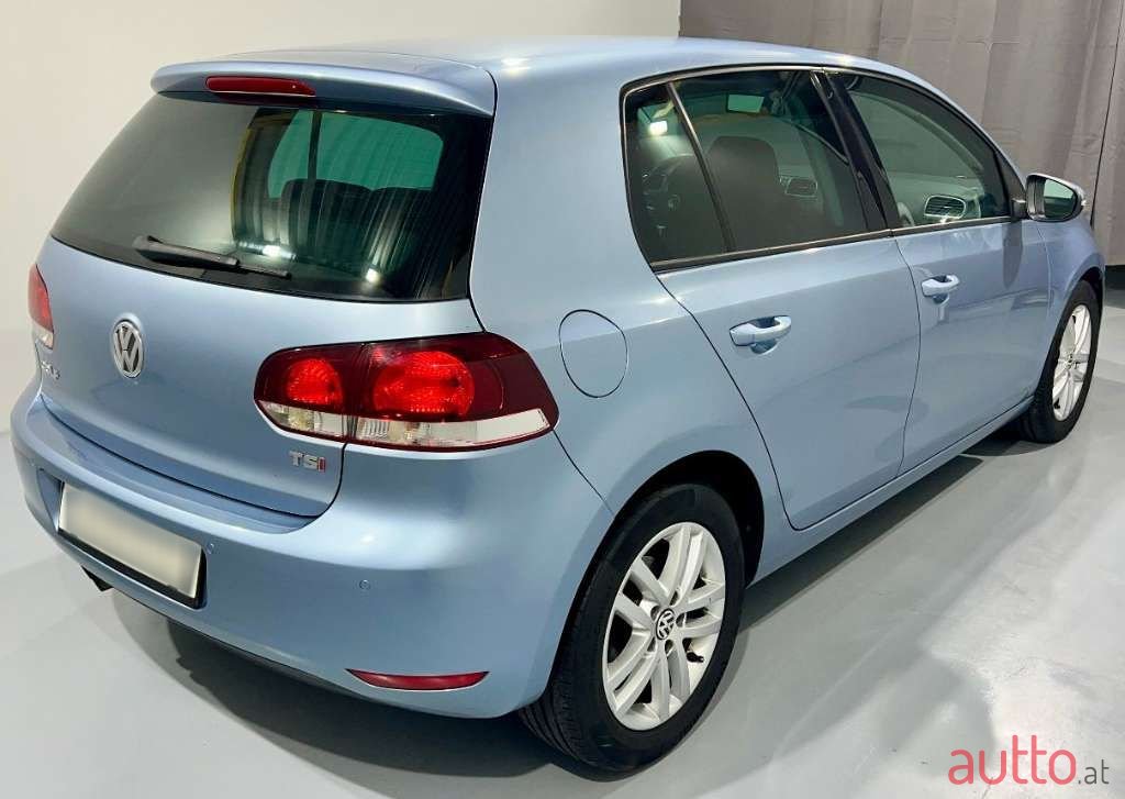 2009' Volkswagen Golf photo #5