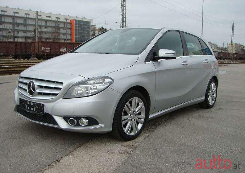 2013' Mercedes-Benz B-Klasse photo #2