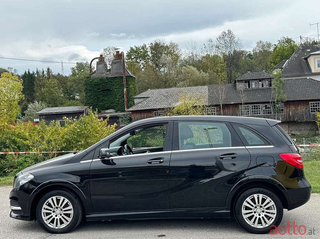 2015' Mercedes-Benz B-Klasse photo #2