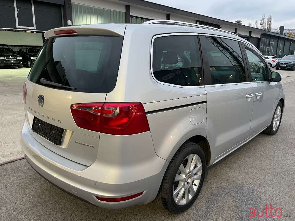 2011' SEAT Alhambra photo #5