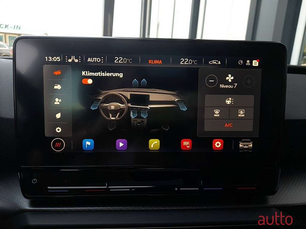 2022' SEAT Leon photo #5