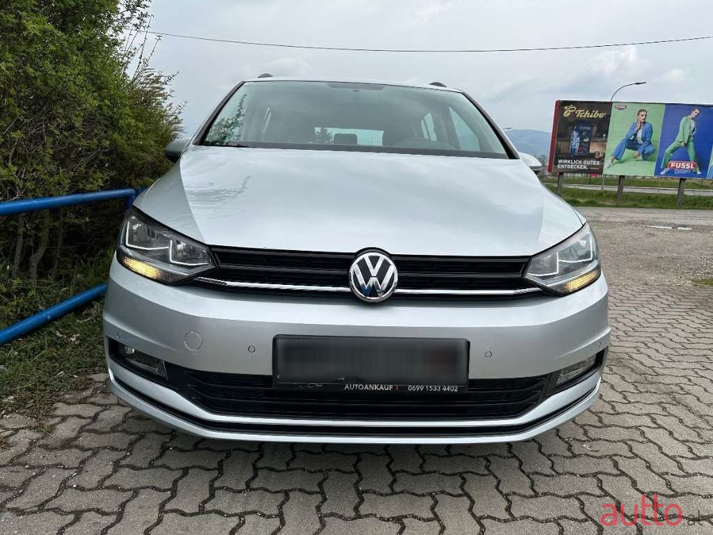 2016' Volkswagen Touran photo #2