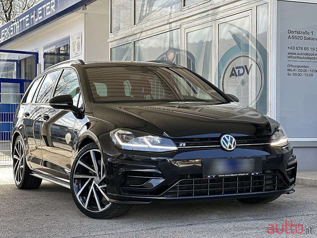 2019' Volkswagen Golf photo #4