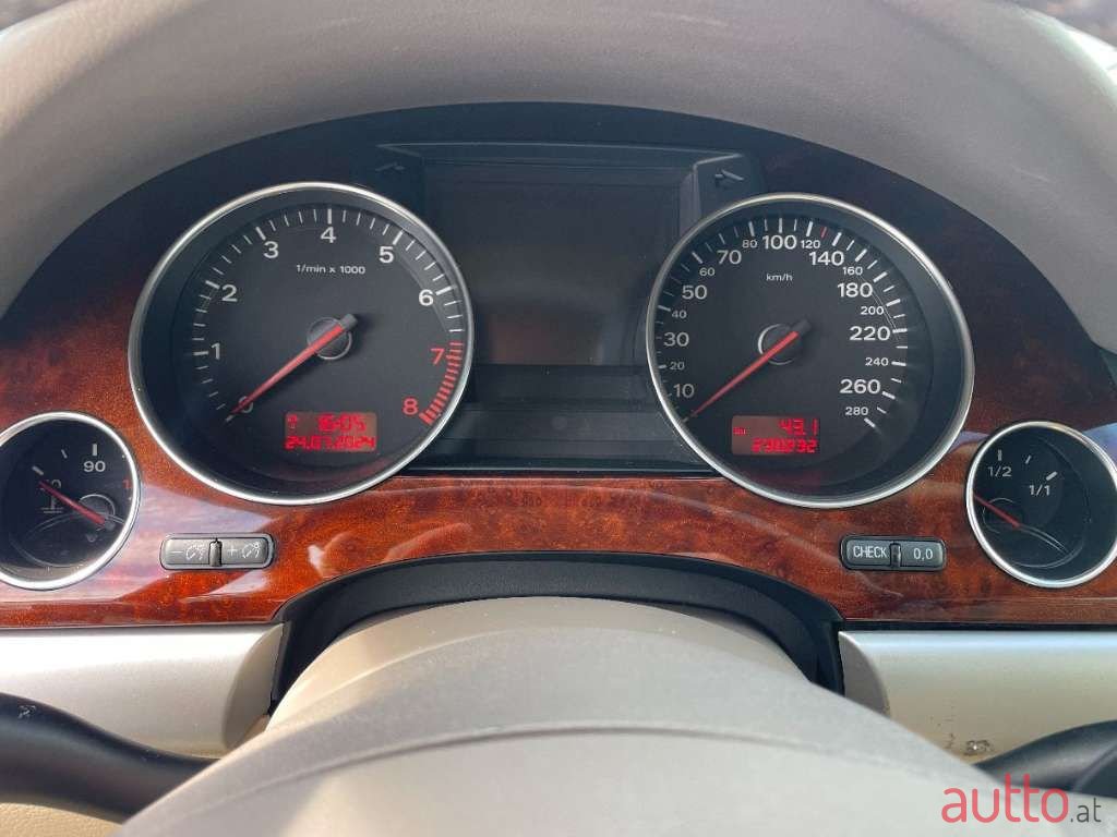 2007' Audi A8 photo #5