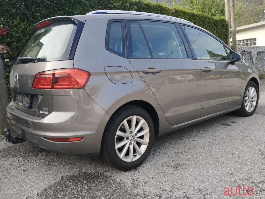 2015' Volkswagen Golf photo #3