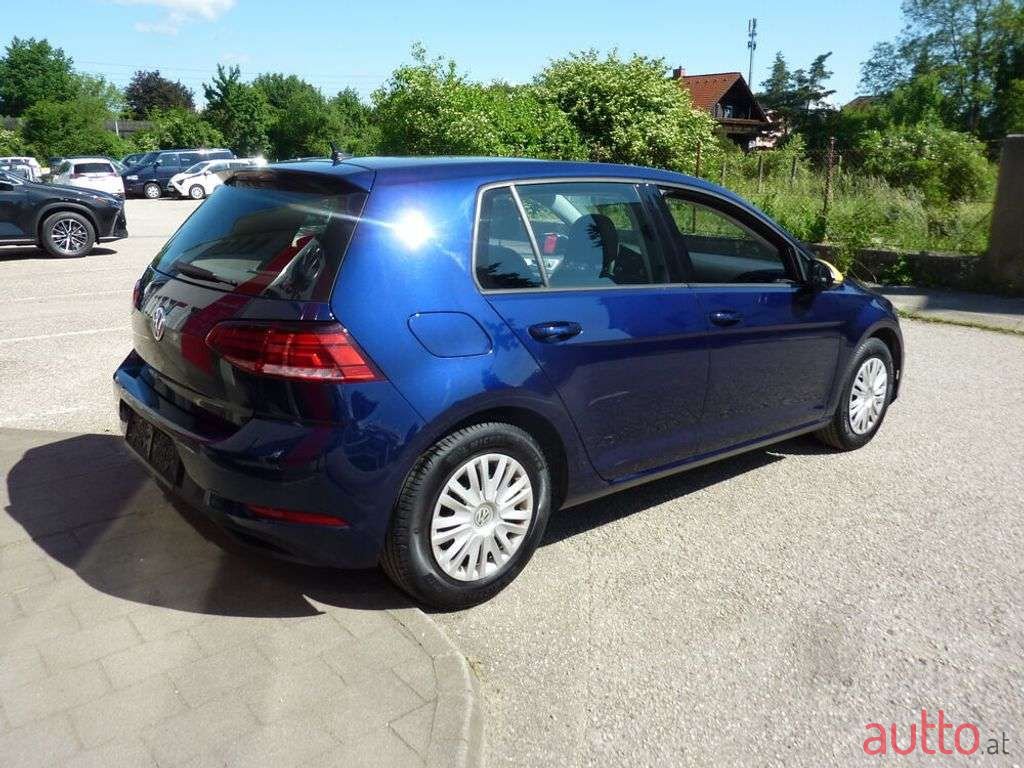 2018' Volkswagen Golf photo #5