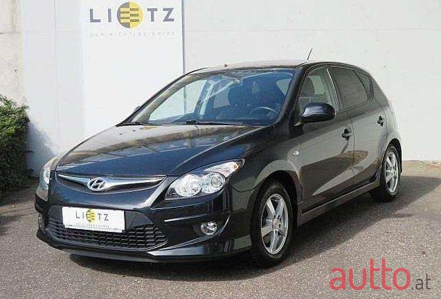 2011' Hyundai I30 photo #1