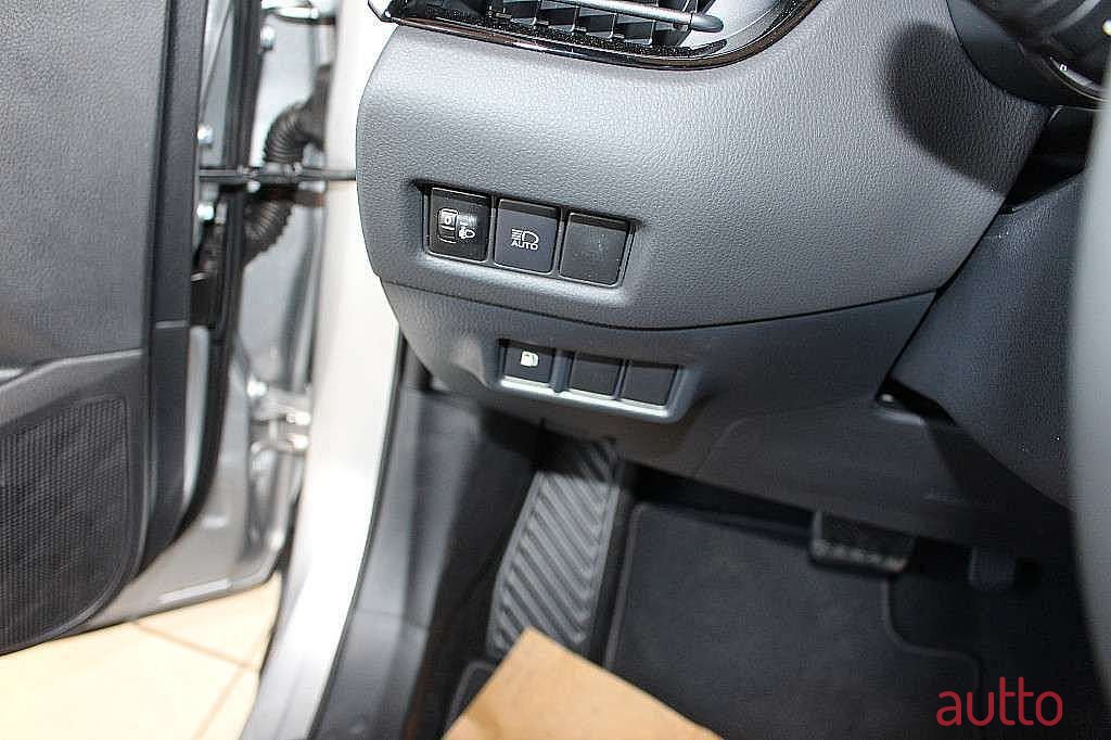 2018' Toyota C-HR photo #6