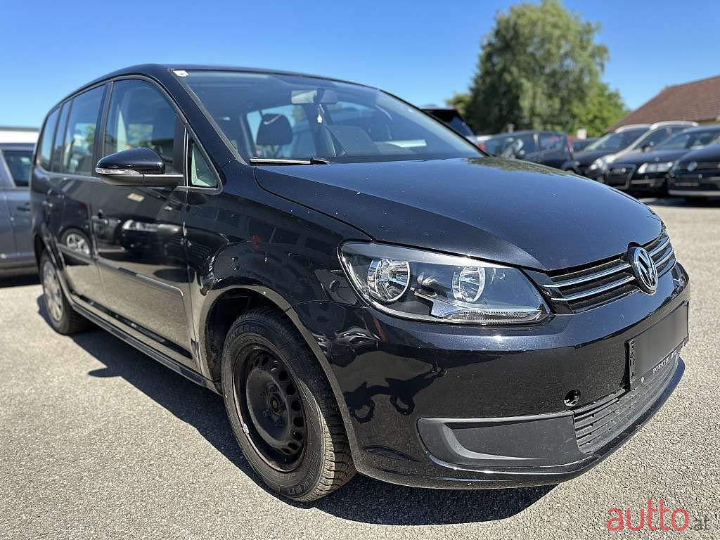 2010' Volkswagen Touran photo #2