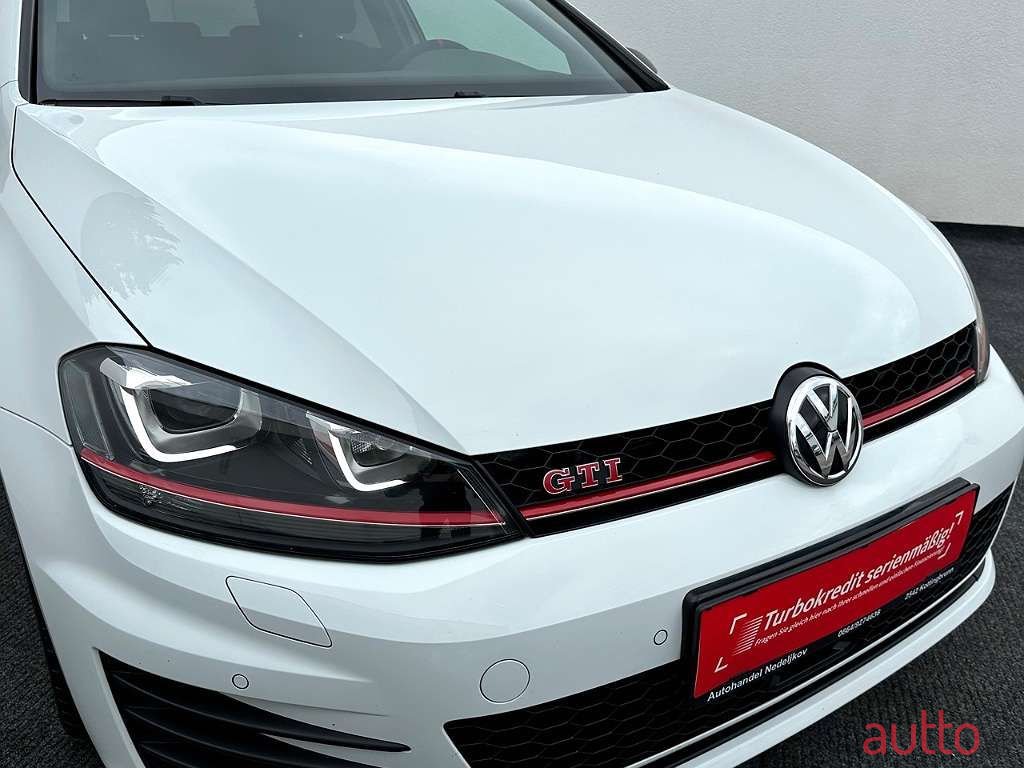 2016' Volkswagen Golf photo #2