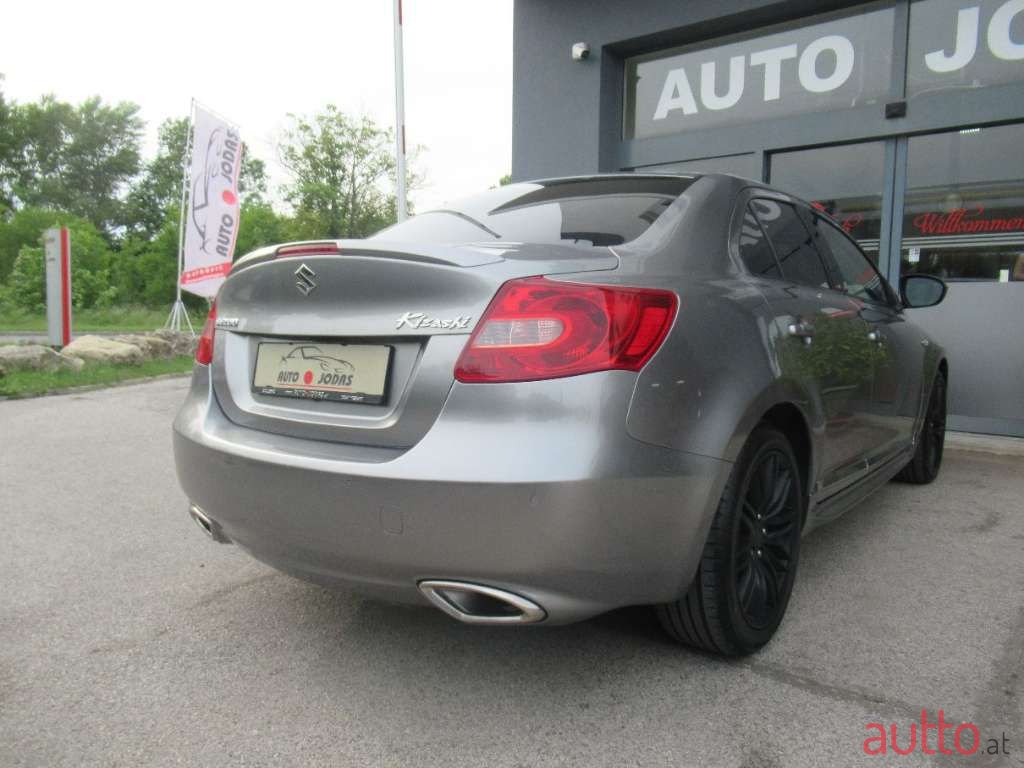 2011' Suzuki Kizashi photo #5