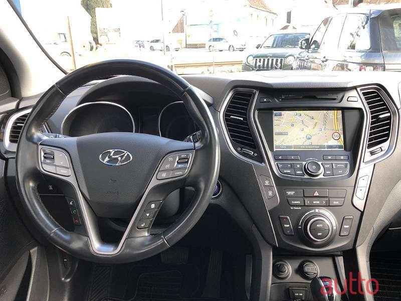 2013' Hyundai Santa Fe photo #4