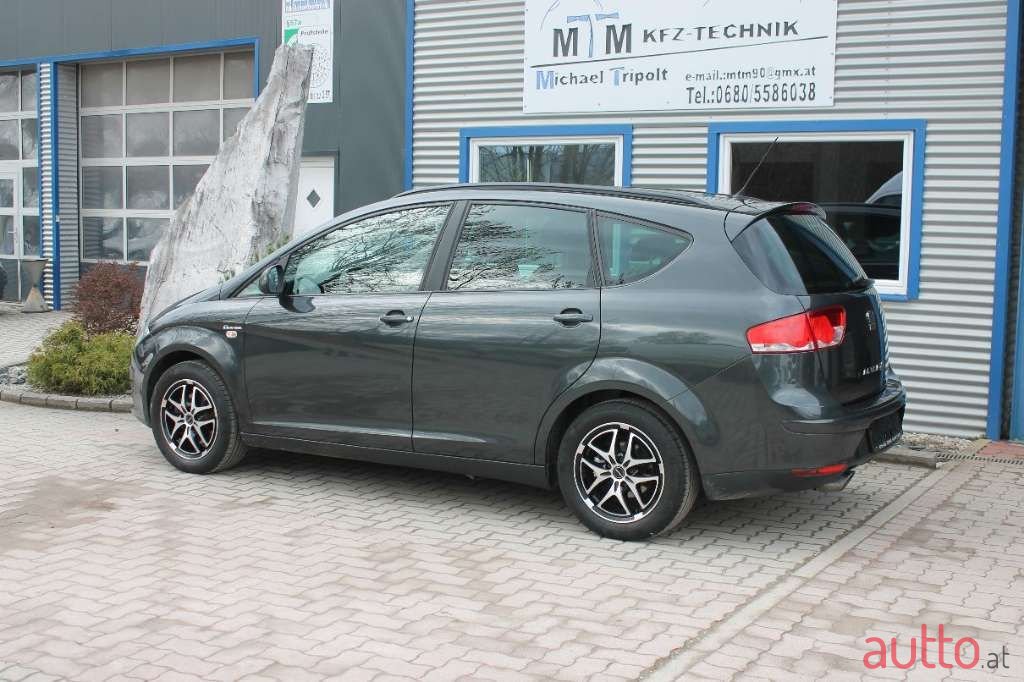 2010' SEAT Altea XL photo #4