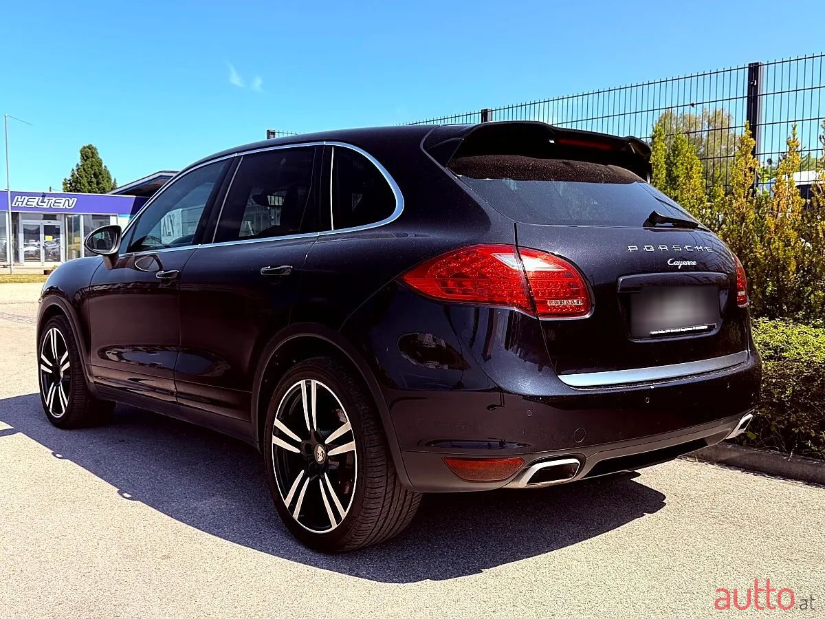 2012' Porsche Cayenne photo #2