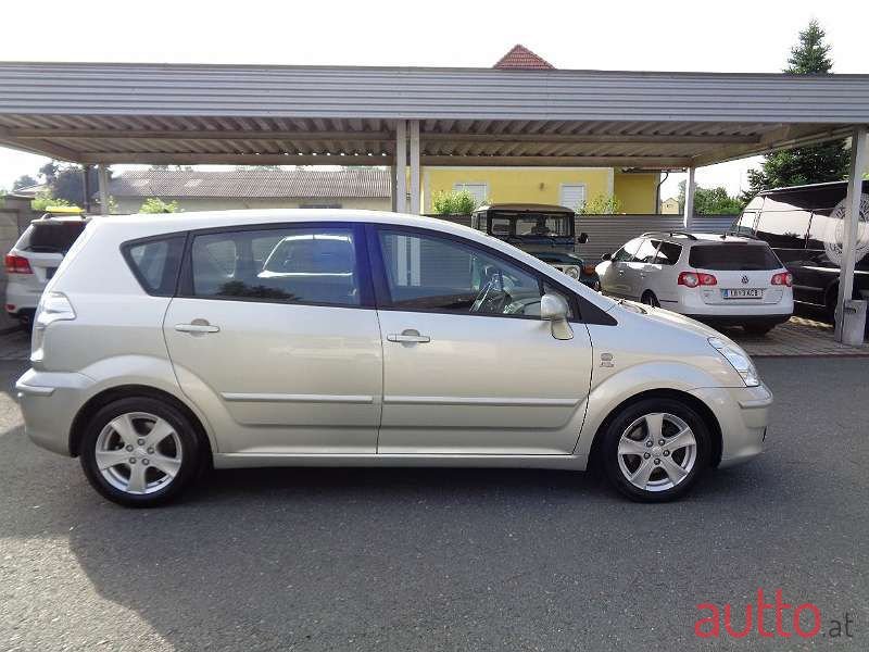 2004' Toyota photo #4