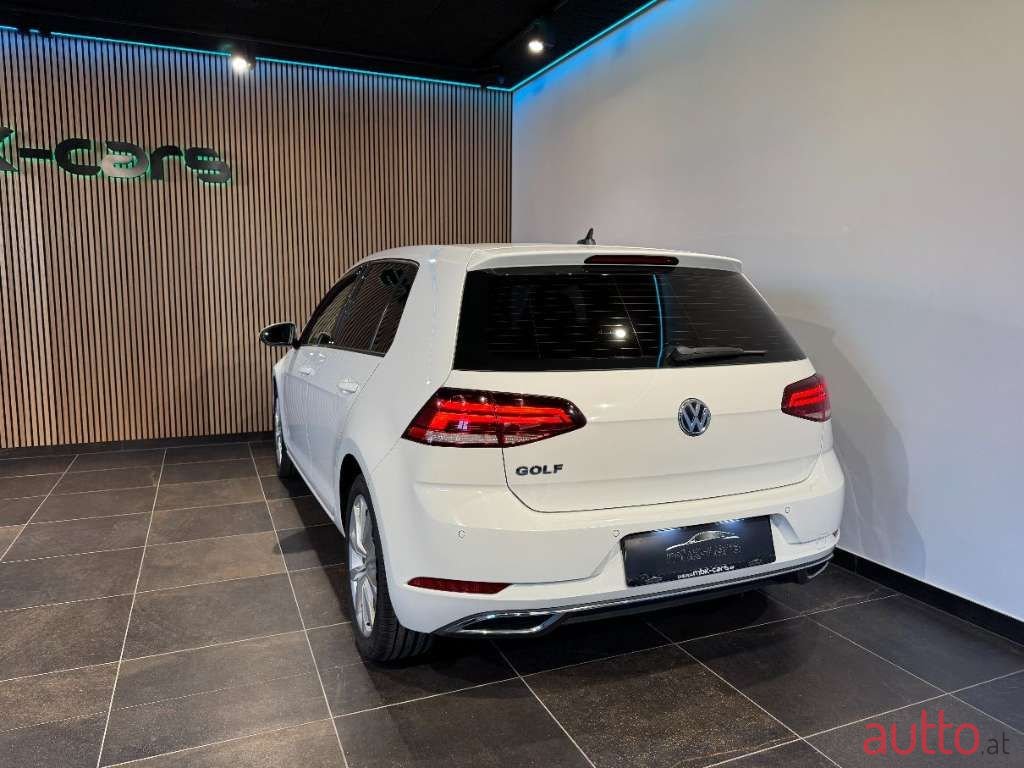 2017' Volkswagen Golf photo #3