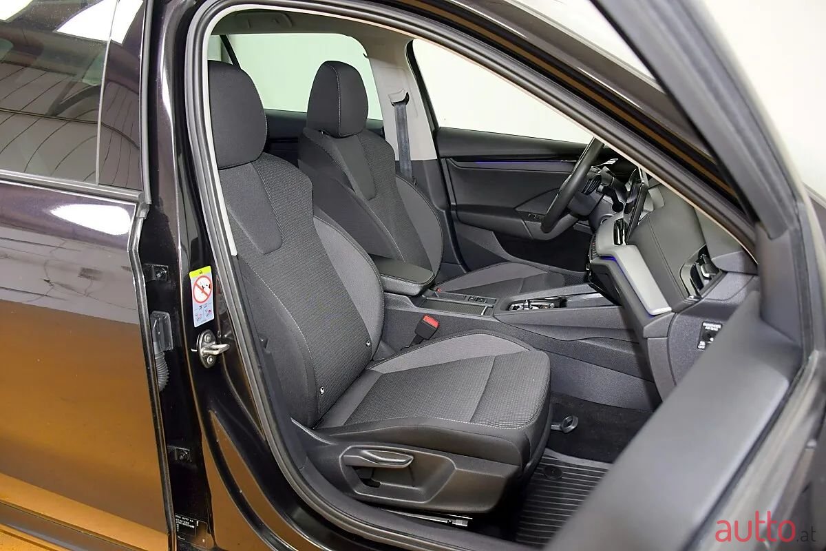 2021' Skoda Octavia photo #4