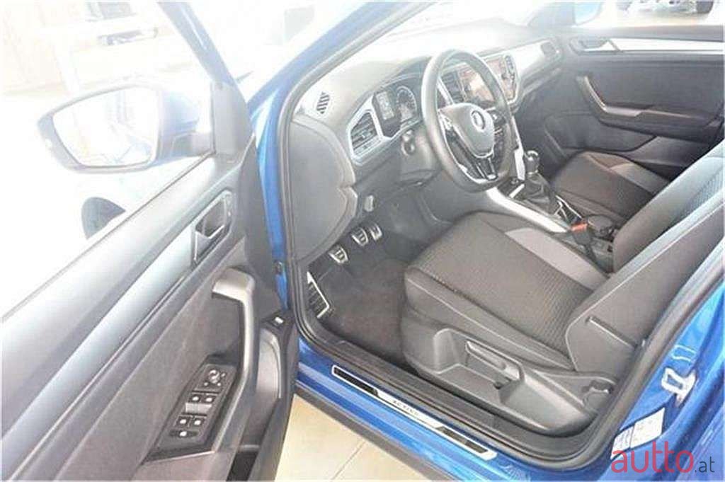 2021' Volkswagen T-Roc photo #4