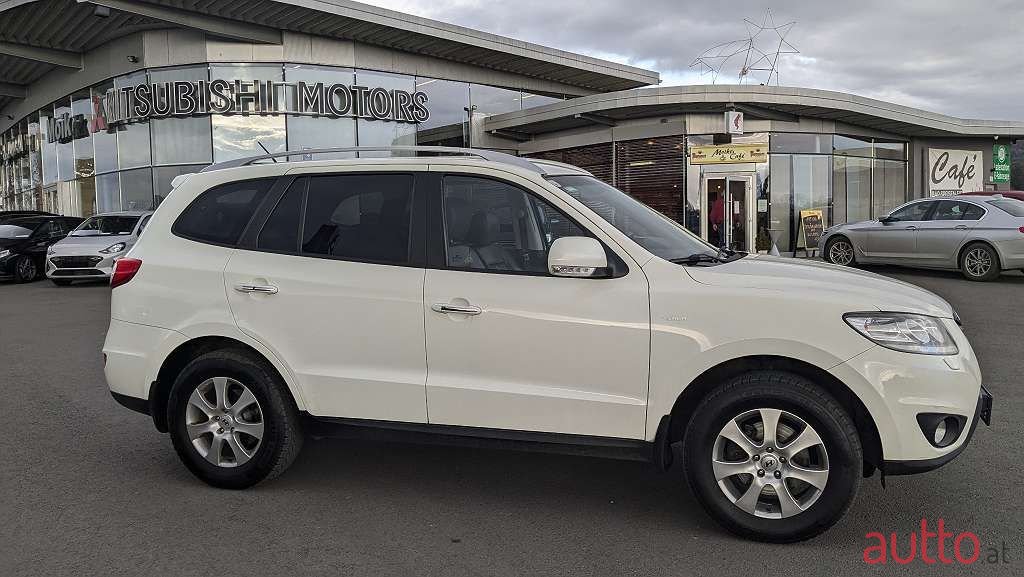 2010' Hyundai Santa Fe photo #3