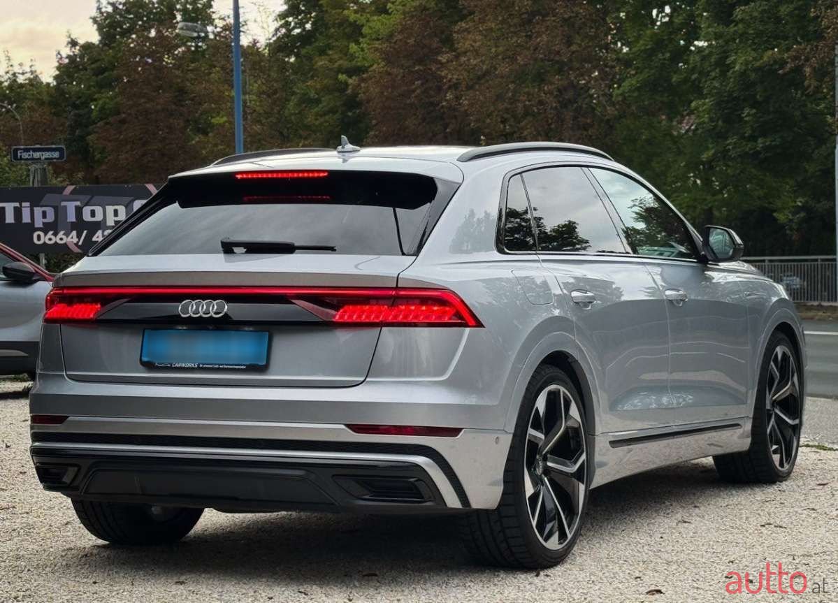2019' Audi Q8 photo #5