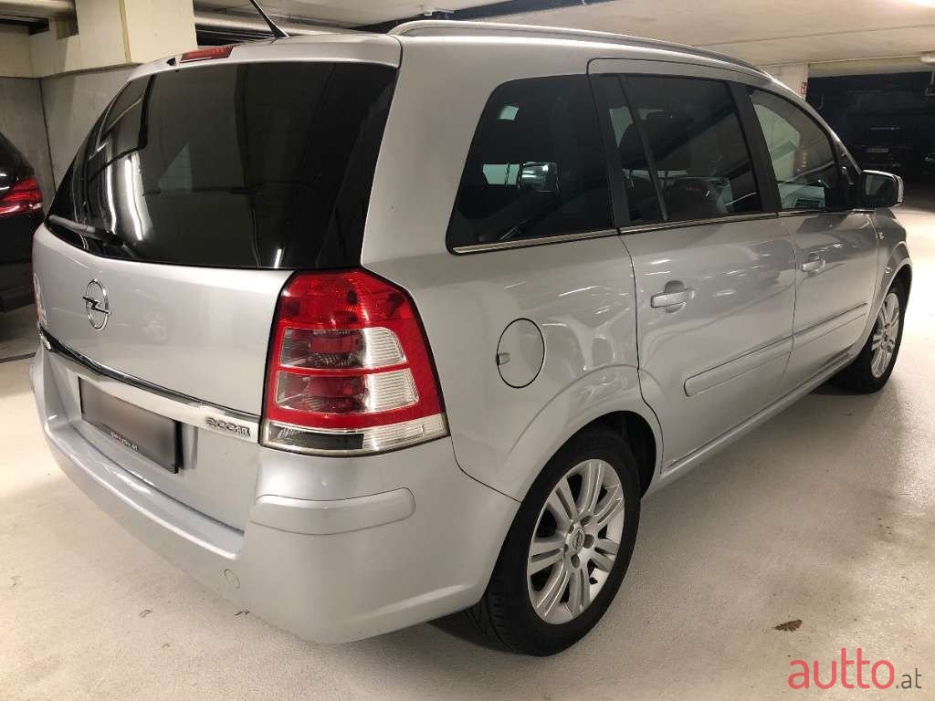 2012' Opel Zafira photo #4