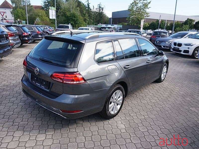 2019' Volkswagen Golf photo #3