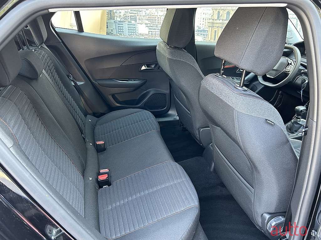 2022' Peugeot 2008 photo #5