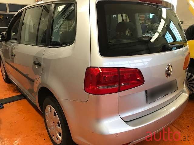 2015' Volkswagen Touran photo #3