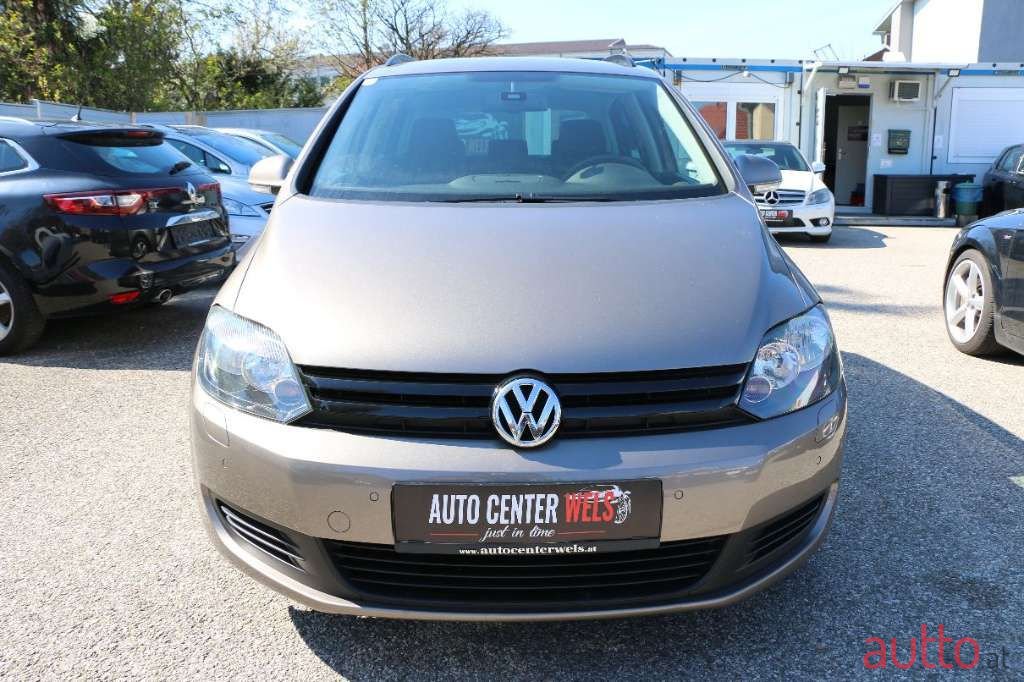 2012' Volkswagen Golf photo #2