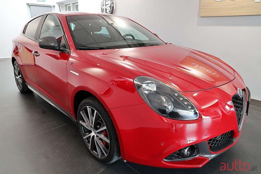 2018' Alfa Romeo Giulietta photo #3