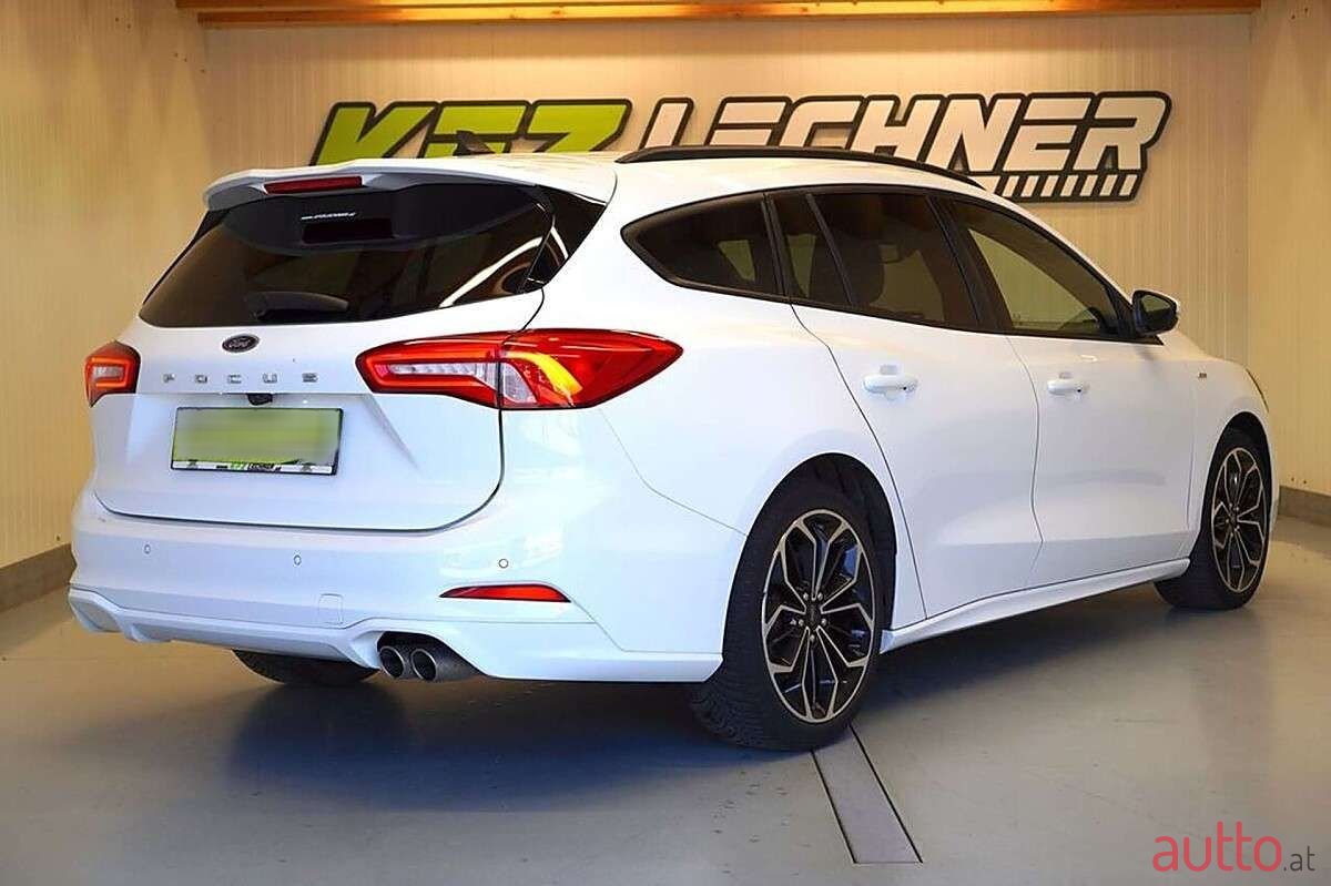 2020' Ford Focus photo #3