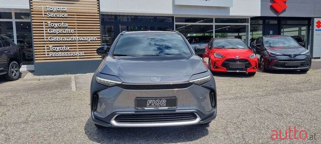 2023' Toyota bZ4X photo #2