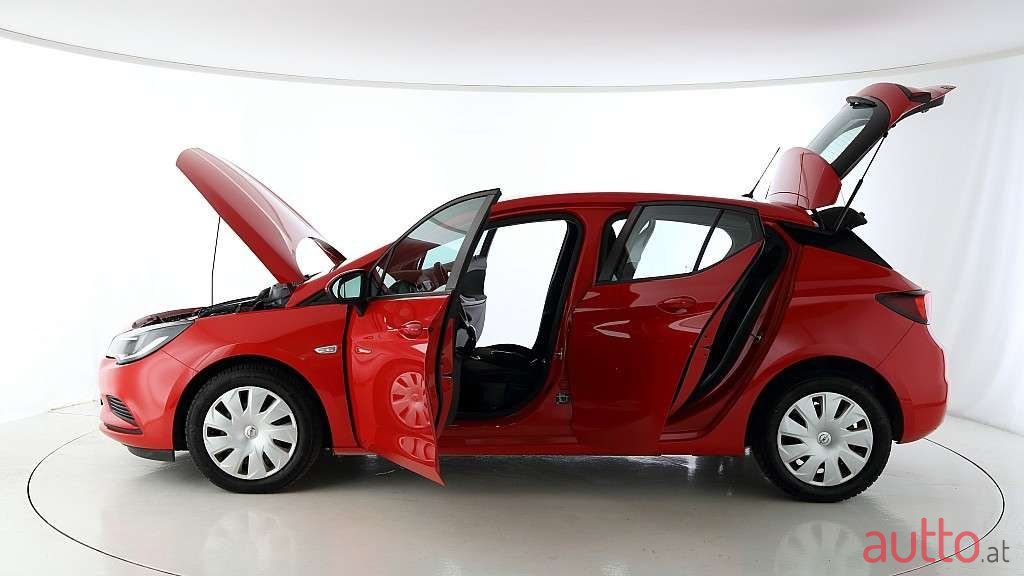 2017' Opel Astra photo #2