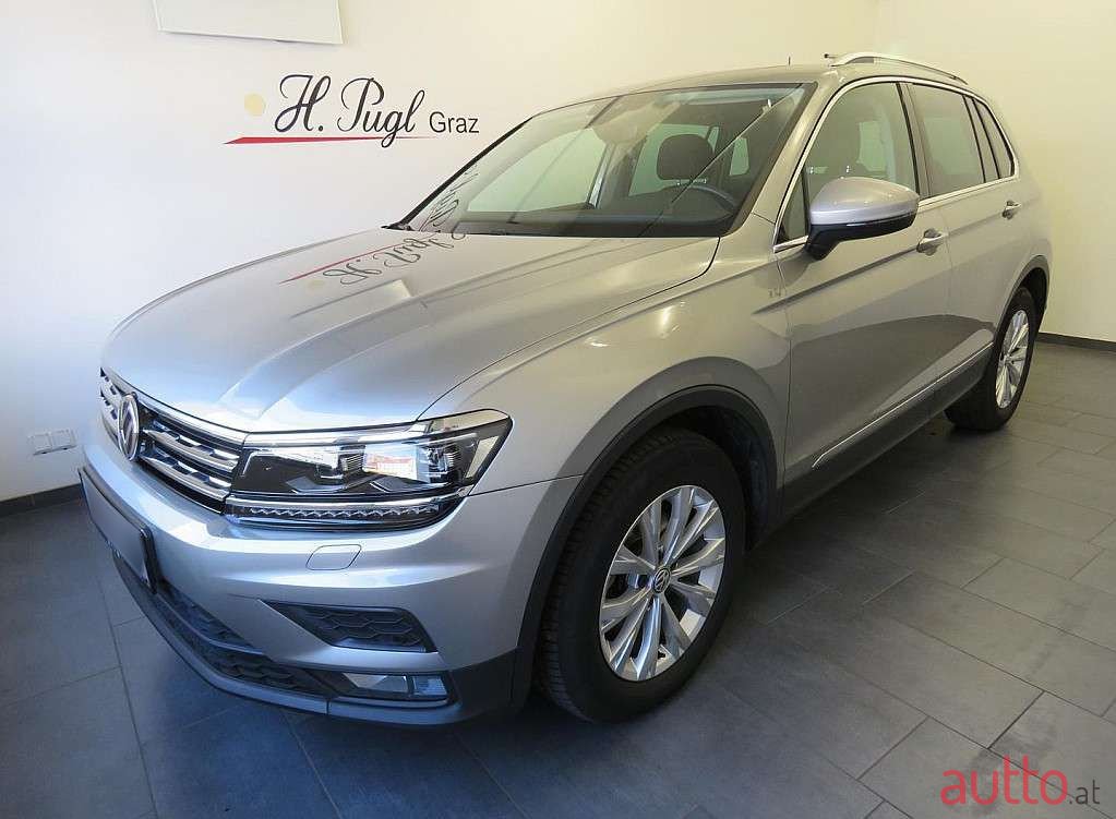 2019' Volkswagen Tiguan photo #1