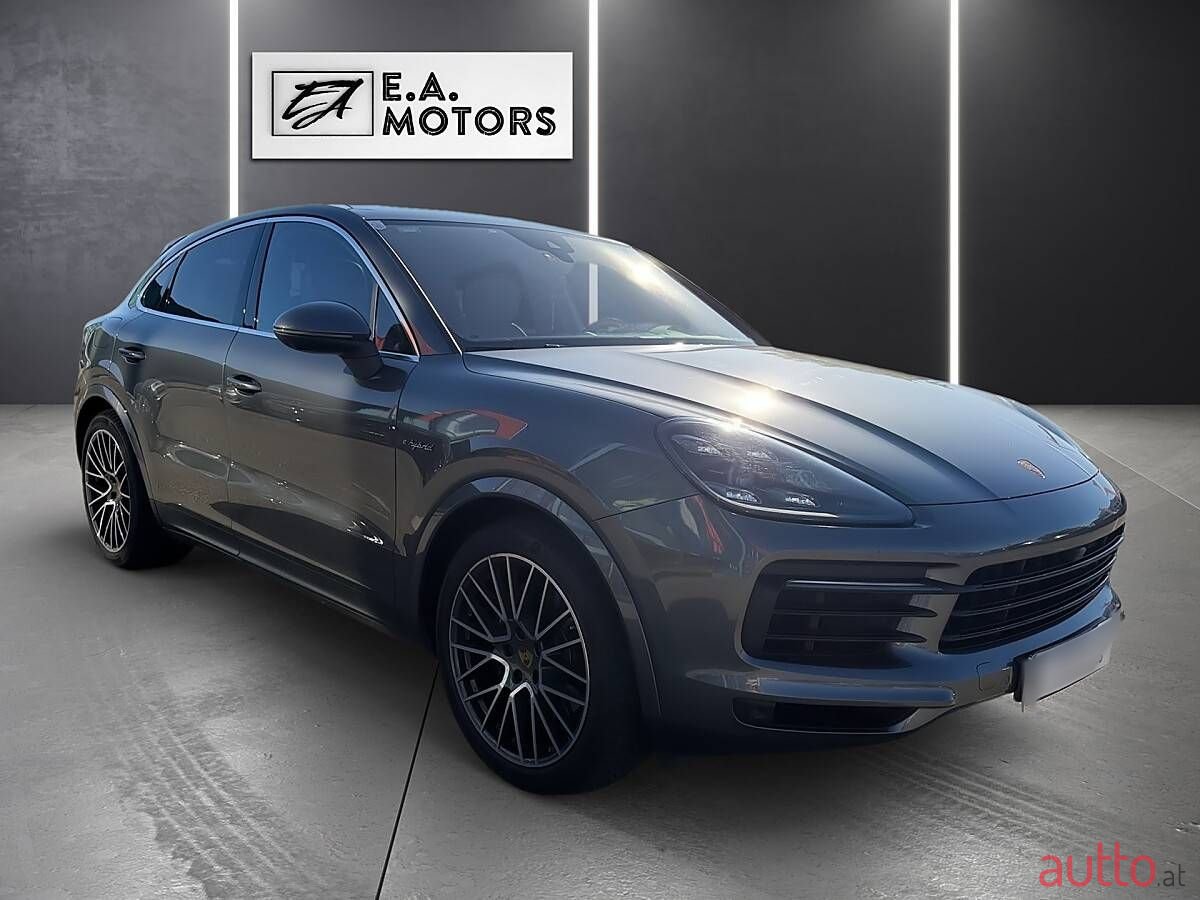 2021' Porsche Cayenne photo #3