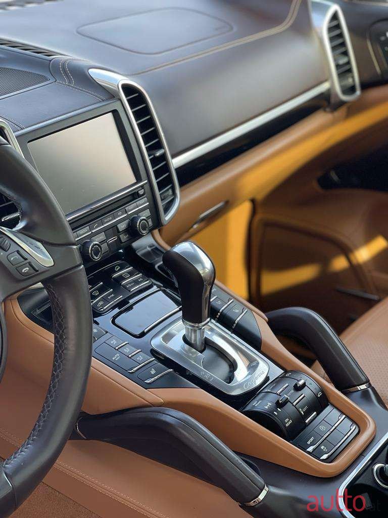 2013' Porsche Cayenne photo #6