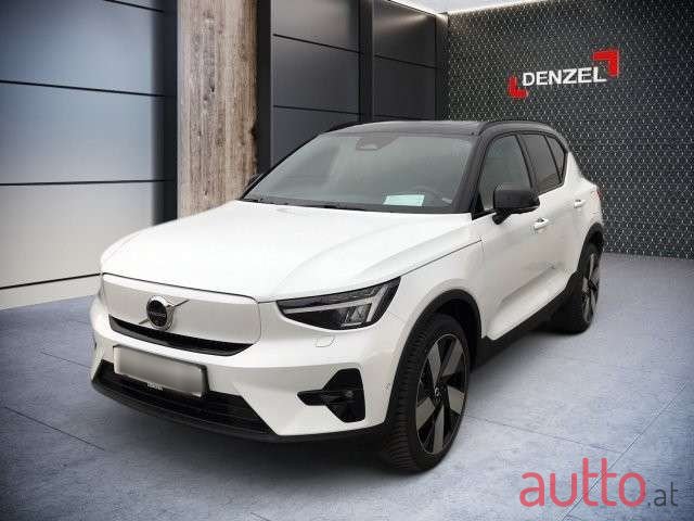 2023' Volvo XC40 photo #2