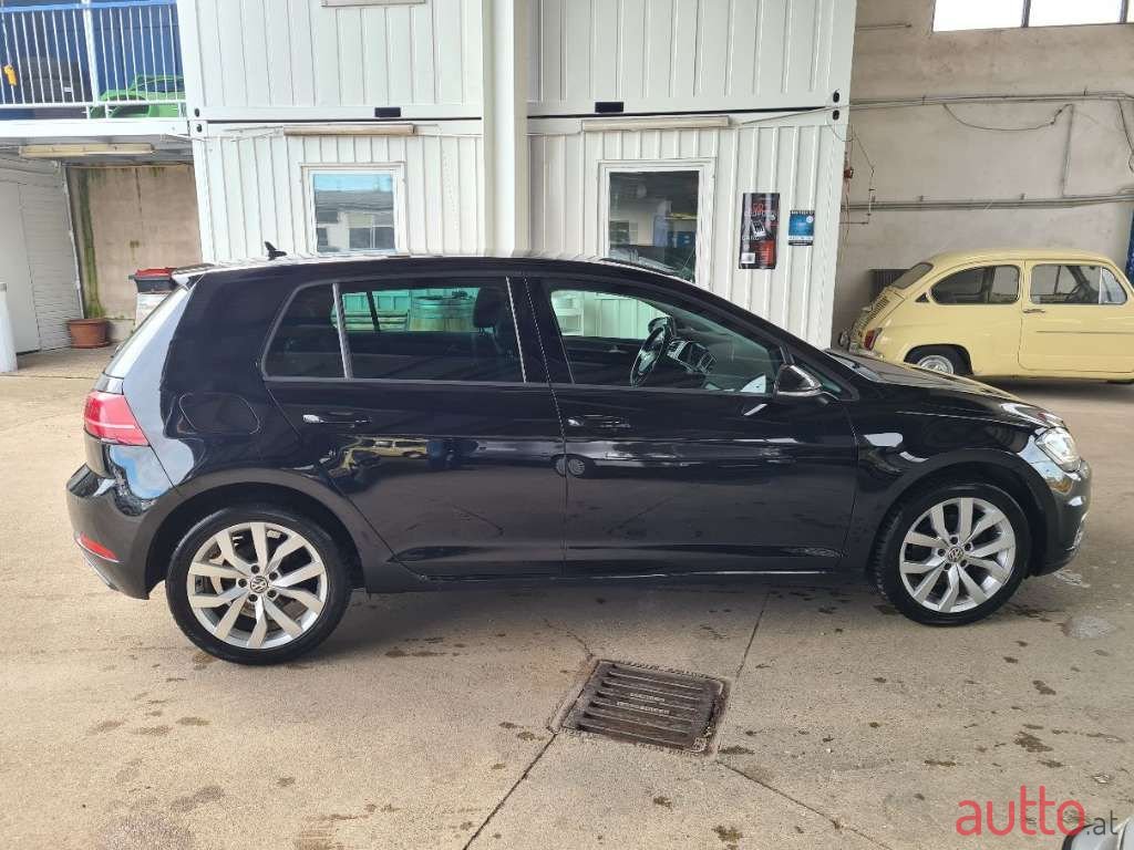 2018' Volkswagen Golf photo #4