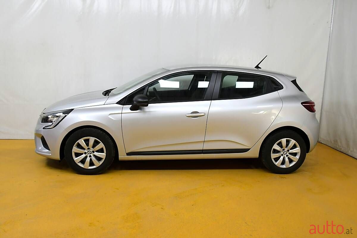 2021' Renault Clio photo #3