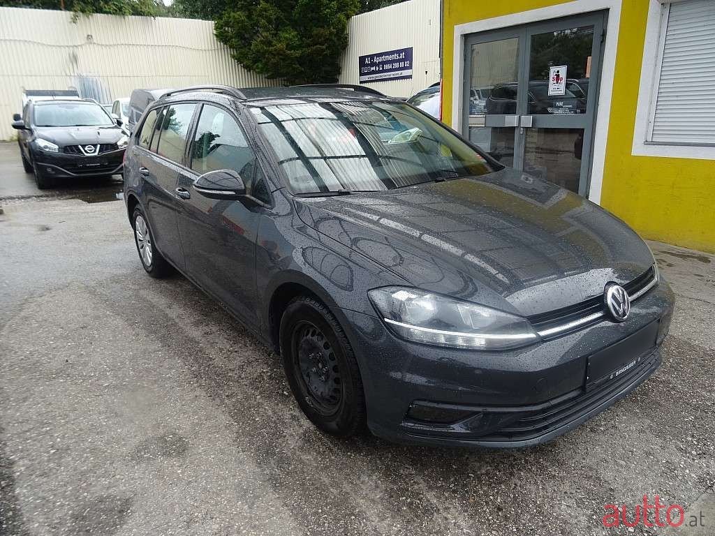 2020' Volkswagen Golf photo #3