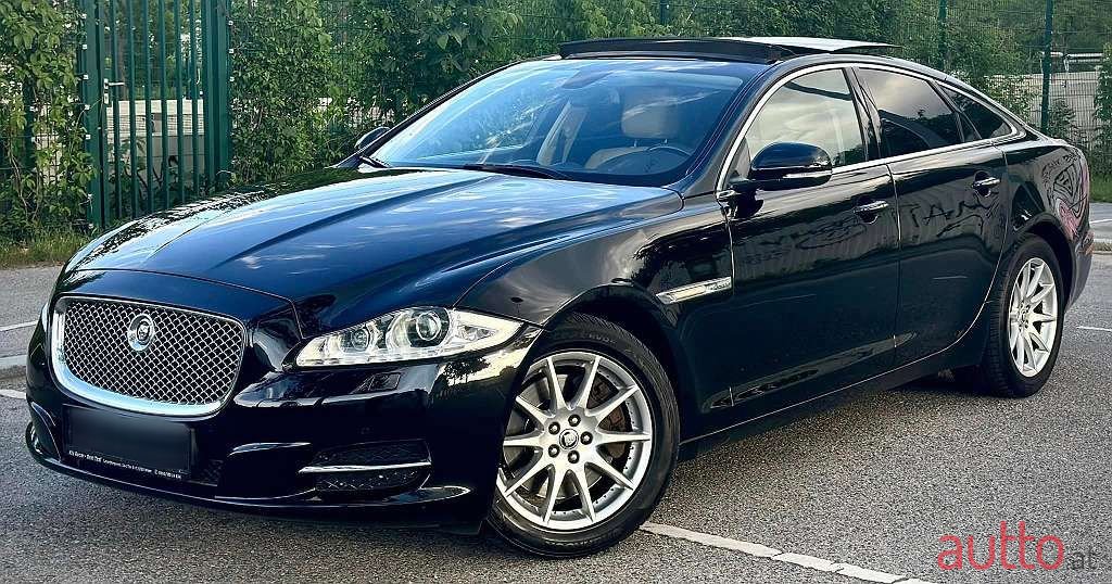 2012' Jaguar XJ photo #3