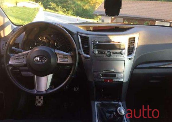 2010' Subaru Legacy photo #5