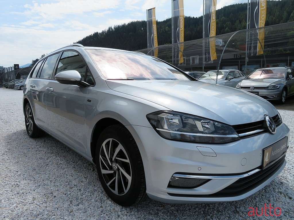 2018' Volkswagen Golf photo #3