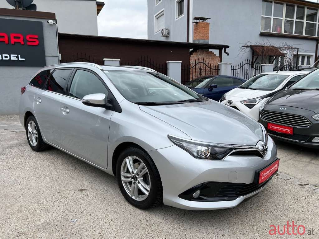 2015' Toyota Auris photo #6