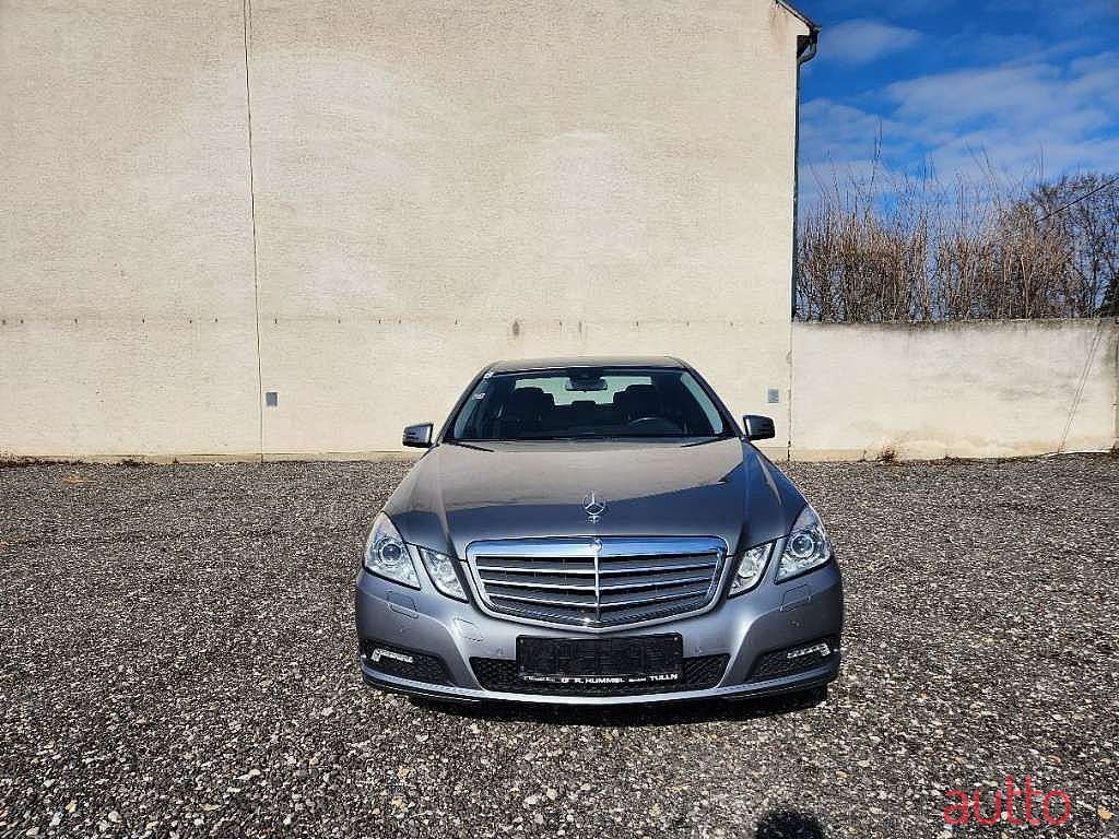 2010' Mercedes-Benz E-Klasse photo #2