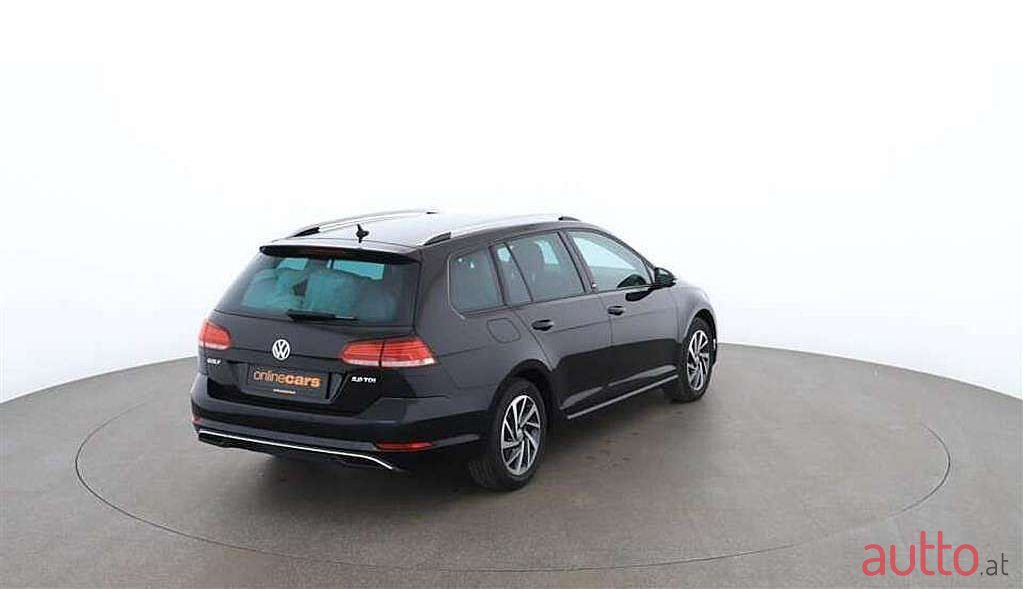 2018' Volkswagen Golf photo #3