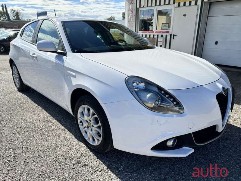 2019' Alfa Romeo Giulietta photo #5