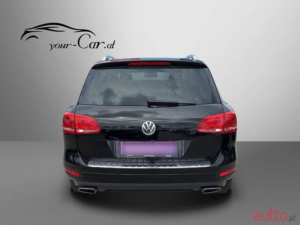 2012' Volkswagen Touareg photo #6